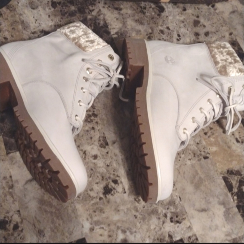 NEW Woman's TIMBERLAND Boots Crushed Velvet Cuff BEAUTIFUL! Size 9.5 waterproof